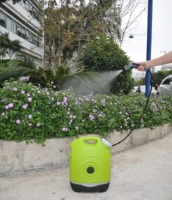 GD73 Aqua2go Lithium Drukreiniger Zonder Vaste Stroom- En Wateraansluiting, Voor Al Uw Outdoor-activiteiten -Tuin- En Buitengereedschapswinkels 1033x1200 1