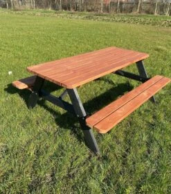 Goedkopepicknicktafels.nl | Zwart Bruine XL Picknicktafel Bruno | Tuintafel 6 Persoons | Bruin Zwart Gespoten Gedroogd Grenen Hout! -Tuin- En Buitengereedschapswinkels 1061x1200