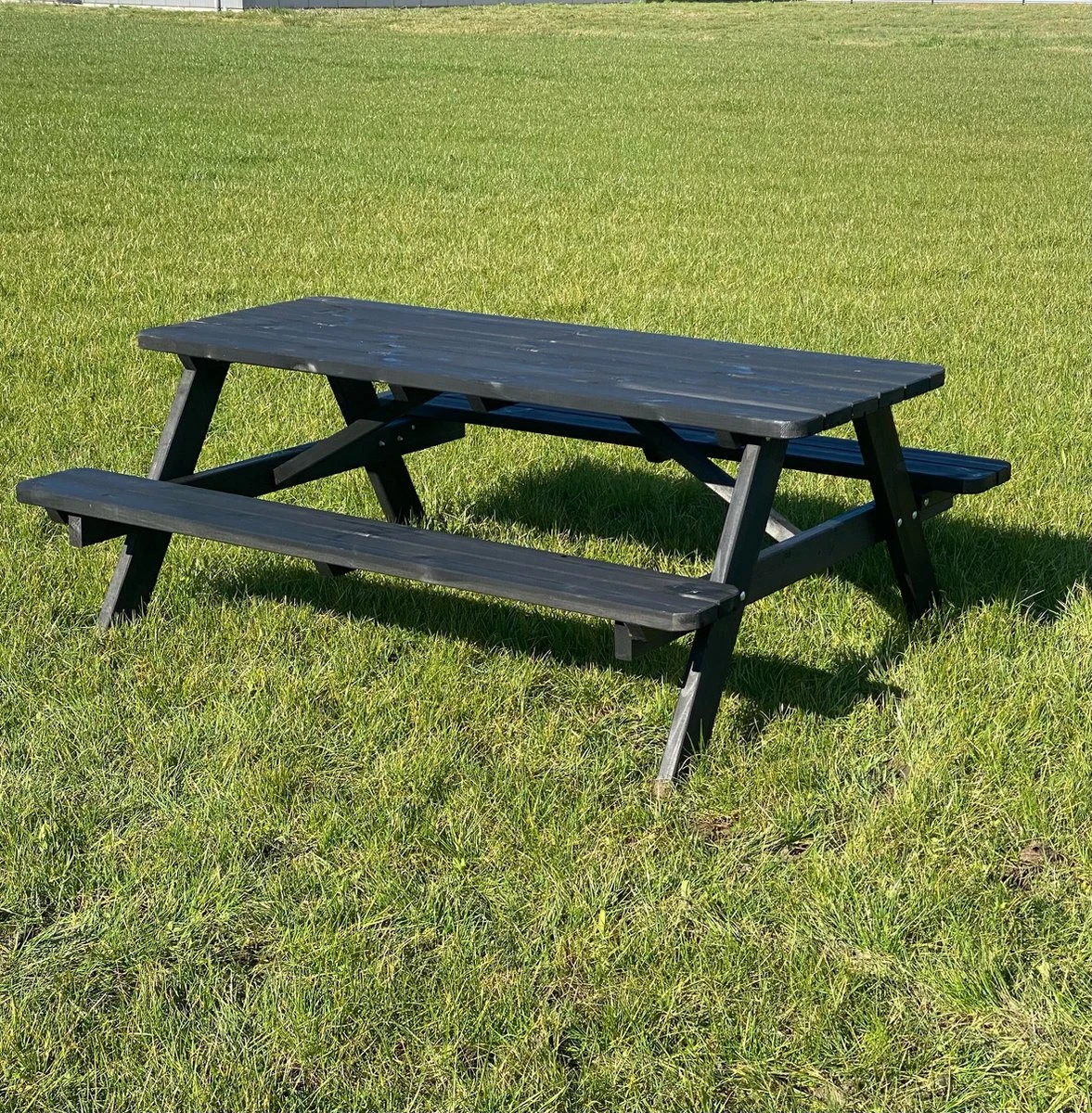 Goedkopepicknicktafels.nl | Zwarte XL Picknicktafel | Tuintafel 6 Persoons | Zwart Gespoten Gedroogd Grenen Hout! 6 Goedkopepicknicktafels.nl | Zwarte XL Picknicktafel | Tuintafel 6 Persoons | Zwart Gespoten Gedroogd Grenen Hout! - Afbeelding 6