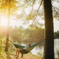 Kanyon Hangmat - Incl. Karabijnhaken En Riemen - Licht Parachutestof - 260 X 140 Cm - Tot 200kg - Groen/Khaki -Tuin- En Buitengereedschapswinkels 1200x1200 890