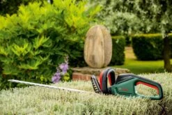 Bosch UniversalHedgeCut 60 Heggenschaar - Op Snoer - Lengte 60 Cm -Tuin- En Buitengereedschapswinkels 1200x800 279