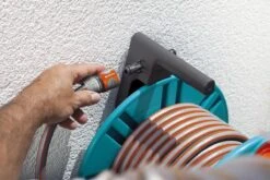 GARDENA - Wandslanghouder 60 Met Slanggeleider - Slanghouder - Maximale Capaciteit 60 Meter -Tuin- En Buitengereedschapswinkels 1200x800 382