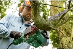 Bosch UniversalChain 35 Kettingzaag - 1800W - 350 Mm 7 Bosch UniversalChain 35 Kettingzaag - 1800W - 350 Mm -Tuin- En Buitengereedschapswinkels 1200x824 5