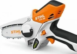 Stihl Accu Mini Kettingzaag SET - Snoeischaar - Snoeizaag - Hand Kettingzaag - Professioneel- Hovenier- Tuinman -Tuin- En Buitengereedschapswinkels 1200x847 4