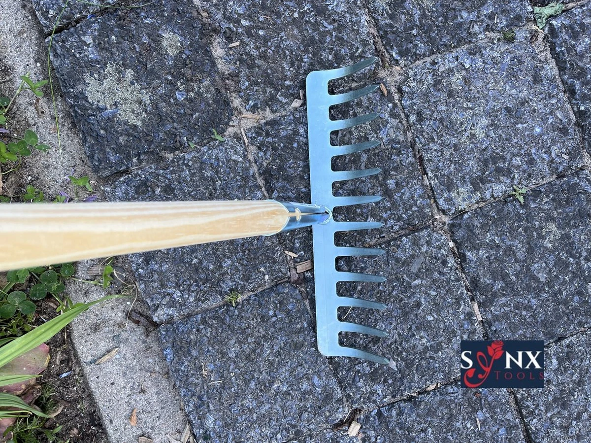Synx Tools Tuinhark 12 Tanden Verzinkt Hark - Harken - Bladharken - Bodembewerkers - Onkruidverwijderaar - Tuinartikelen - Compleet Incl. 160cm Steel 2 Synx Tools Tuinhark 12 Tanden Verzinkt Hark - Harken - Bladharken - Bodembewerkers - Onkruidverwijderaar - Tuinartikelen - Compleet Incl. 160cm Steel - Afbeelding 2