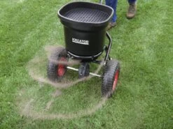 Kreator KRTGR9005 Strooiwagen - 300 Tot 370 Cm Strooibreedte - 23 Liter -Tuin- En Buitengereedschapswinkels 1200x900 49