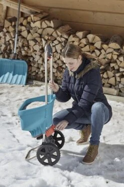 GARDENA Strooiwagen XL Strooikar - 800m2 - 18 Liter -Tuin- En Buitengereedschapswinkels 799x1200 24