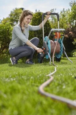 GARDENA - AquaRoll M CleverRoll Easy Slangenwagen - Maximaal 60 Meter - Inklapbare Zwengel -Tuin- En Buitengereedschapswinkels 799x1200 47