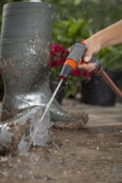 GARDENA - Comfort Reinigingsbroes - Spuitpistool - Traploos Instelbaar -Tuin- En Buitengereedschapswinkels 800x1200 118