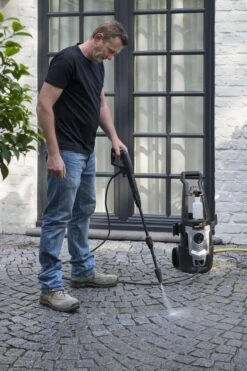 Powerplus POWXG90405 Hogedrukreiniger - 1400W - Max. 110 Bar - 390 L/h - Incl. 5m Slang En Accessoires - Excl. Terrasreiniger - Reiniger Voor Auto, Fiets En Meubelen 20 Powerplus POWXG90405 Hogedrukreiniger - 1400W - Max. 110 Bar - 390 L/h - Incl. 5m Slang En Accessoires - Excl. Terrasreiniger - Reiniger Voor Auto, Fiets En Meubelen -Tuin- En Buitengereedschapswinkels 800x1200 39