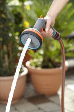 GARDENA - Comfort Broeskop - 5 Straalsoorten - Grijs -Tuin- En Buitengereedschapswinkels 801x1200 12