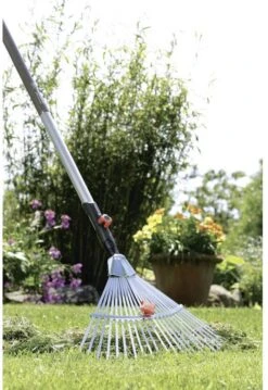 GARDENA Combisysteem Bladhark Hark - Werkbreedte Verstelbaar 30/50 Cm - Aanbevolen Steellengte 130 Cm 11 GARDENA Combisysteem Bladhark Hark - Werkbreedte Verstelbaar 30/50 Cm - Aanbevolen Steellengte 130 Cm -Tuin- En Buitengereedschapswinkels 825x1200 9
