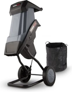 Powerplus POWEG5011 Elektrische Hakselaar Versnipperaar - 2400W - Max. Ø40mm - Incl. Duwstok, Wielen En 50L Opvangzak - Heggen, Bomen En Haag - Tuinonderhoud